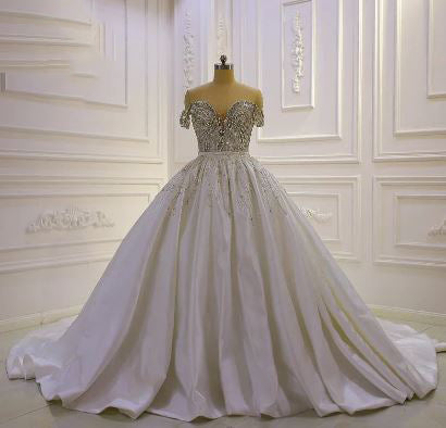 Women's Sweetheart Neck Sleeveless Court Train Wedding Dress