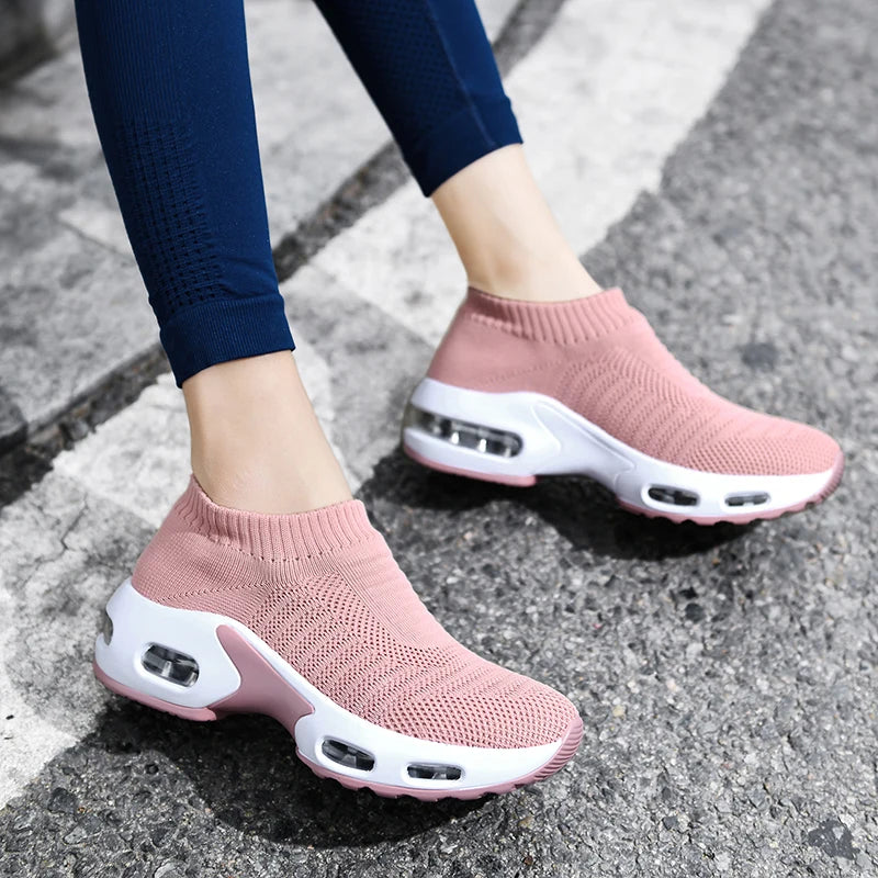 Women's Mesh Round Toe Slip-On Closure Breathable Sports Shoes