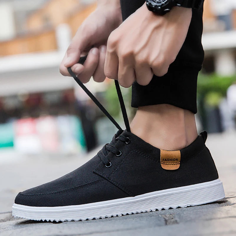 Men's Canvas Round Toe Lace-Up Closure Solid Pattern Sneakers