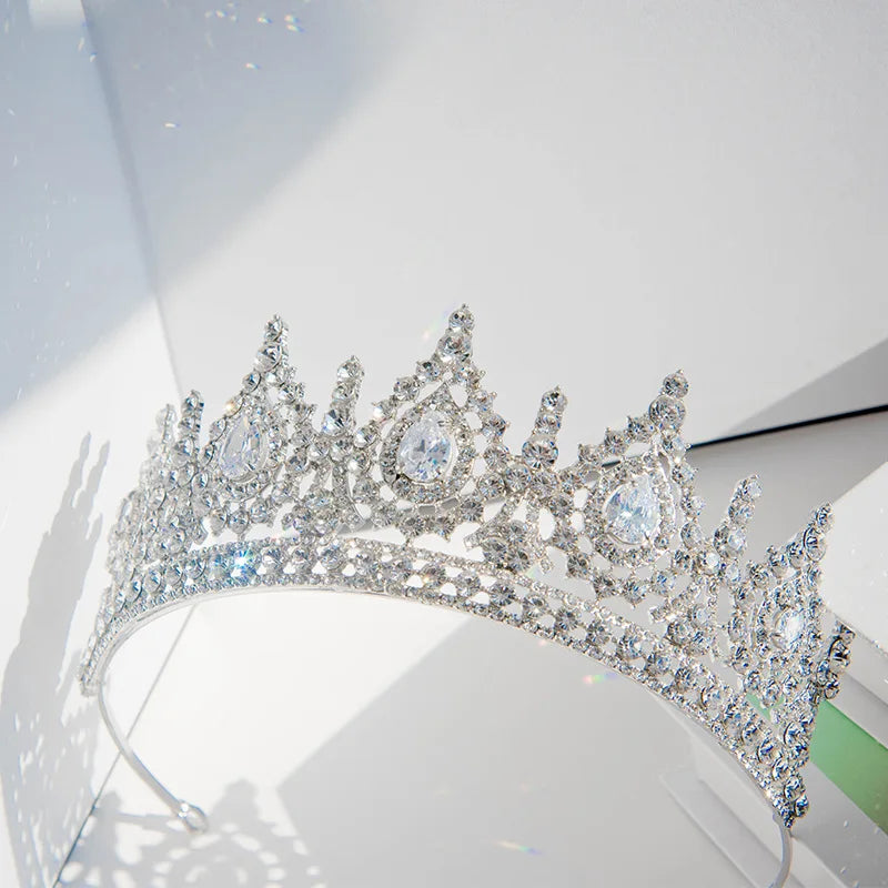 Women's Zinc Alloy Plant Pattern Tiaras Bridal Classic Crown