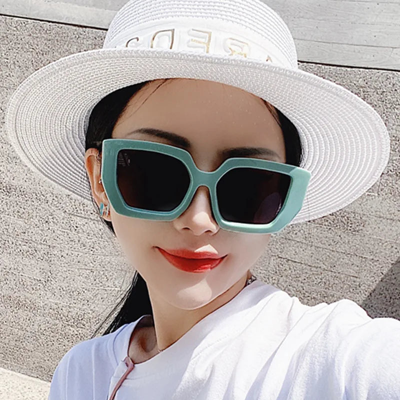 Women's Resin Frame Polycarbonate Lens Square Shaped Sunglasses