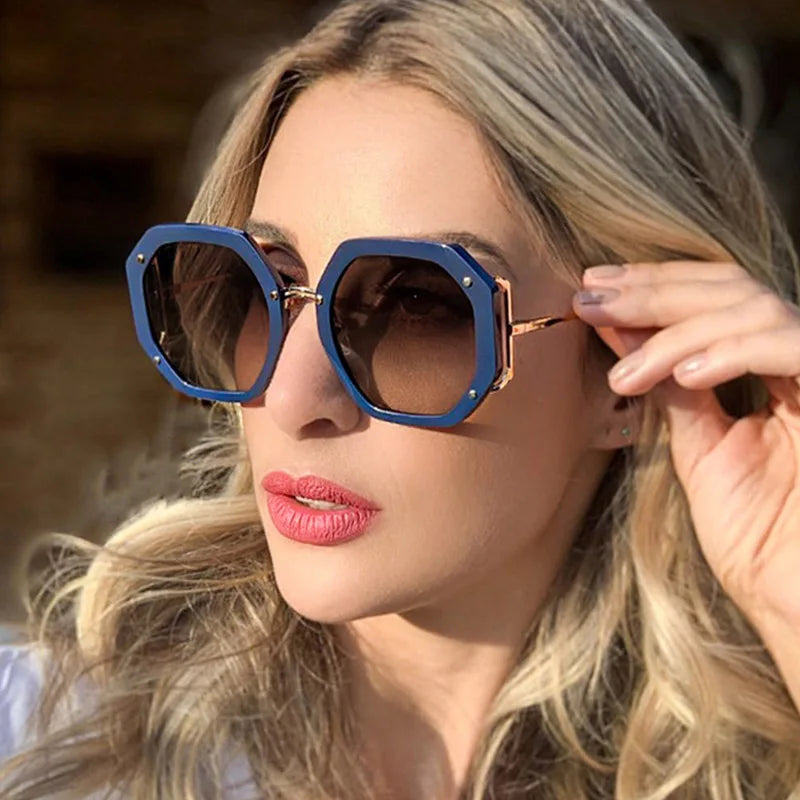 Women's Resin Frame Plastic Lens Square Shaped Trendy Sunglasses