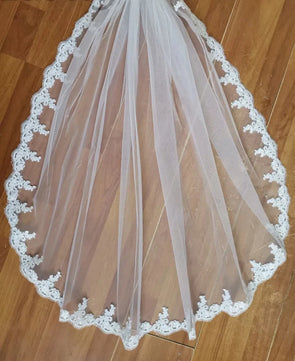 Women's Polyester Lace Edge One-Layer Fingertip Wedding Veils