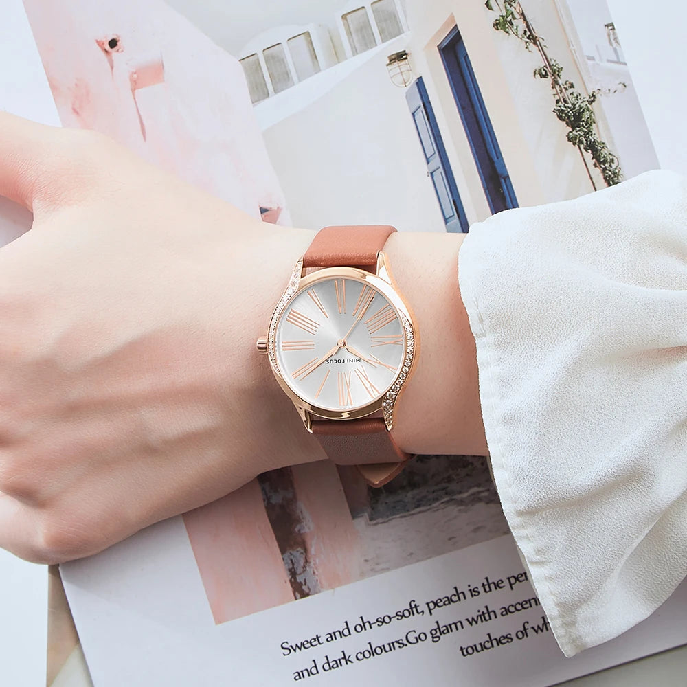 Women's Leather Round Shaped Waterproof Elegant Luxury Watch