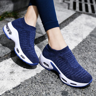 Women's Mesh Round Toe Slip-On Closure Breathable Sports Shoes