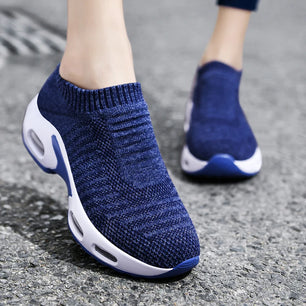 Women's Mesh Round Toe Slip-On Closure Breathable Sports Shoes