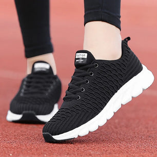 Women's Mesh Round Toe Lace-Up Closure Breathable Casual Sneakers