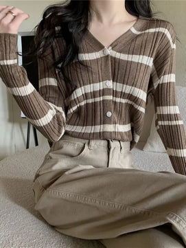 Women's Acrylic V-Neck Long Sleeve Striped Casual Wear Cardigan