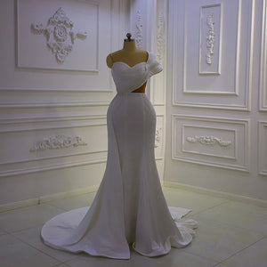 Women's Sweetheart-Neck Sleeveless Court Train Wedding Dress