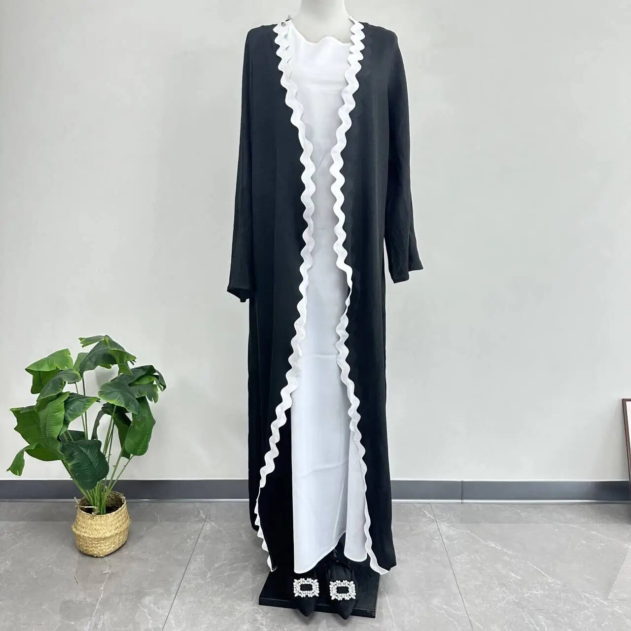 Women's Arabian Polyester Full Sleeve Plain Pattern Elegant Abaya