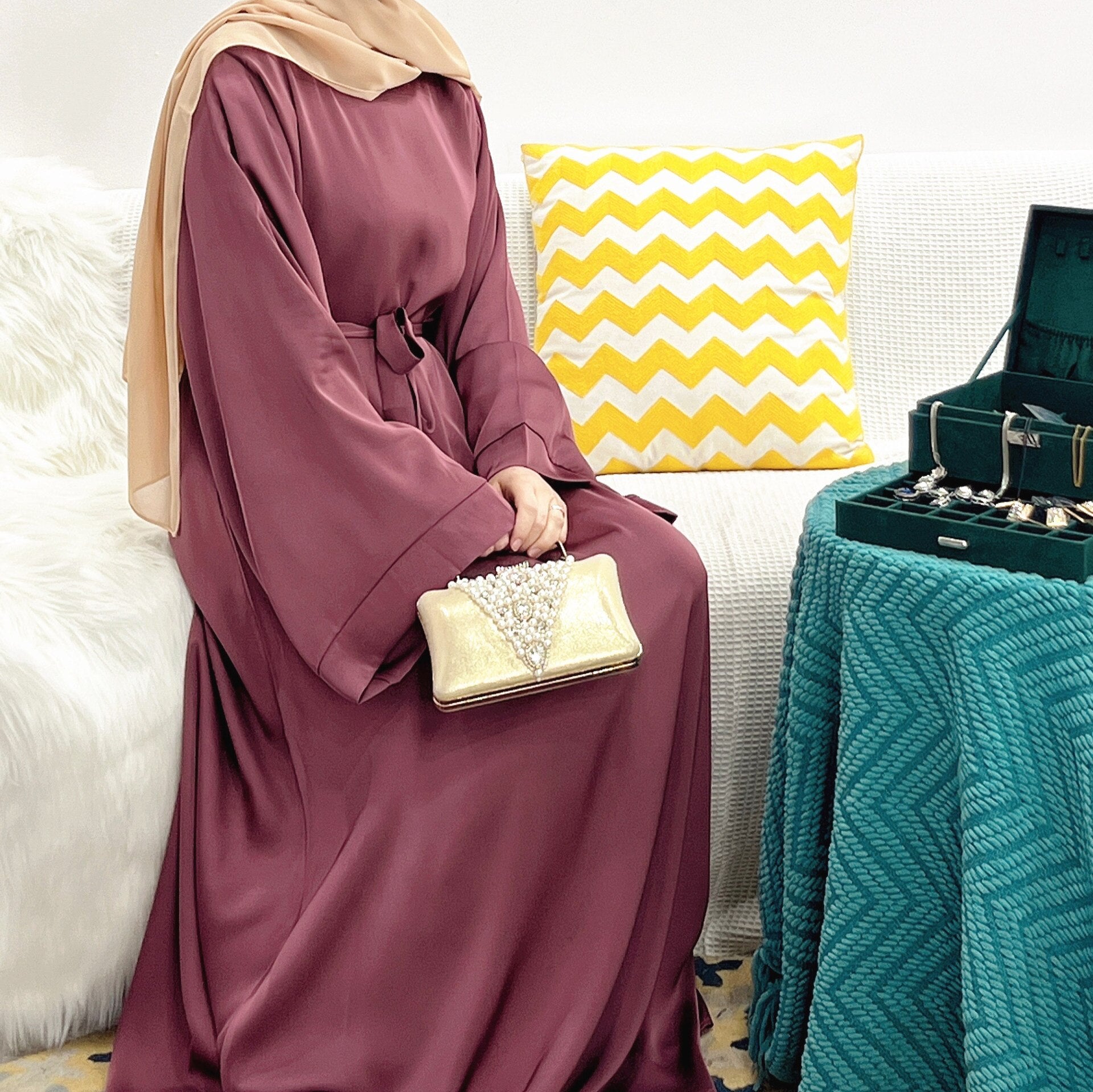 Women's Arabian Polyester Full Sleeves Solid Pattern Casual Abaya