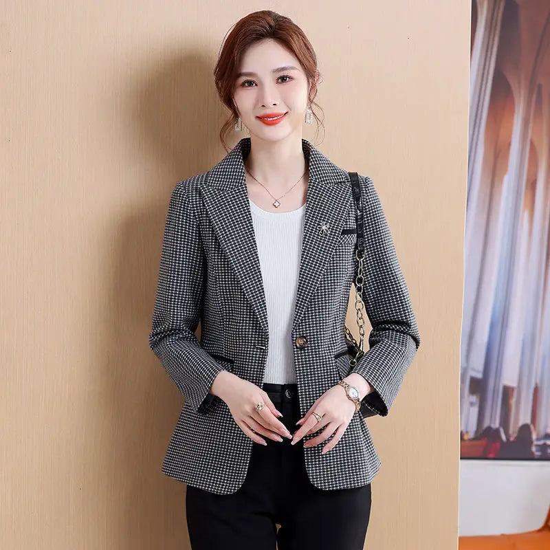 Women's Notched Collar Full Sleeve Single Button Casual Blazer