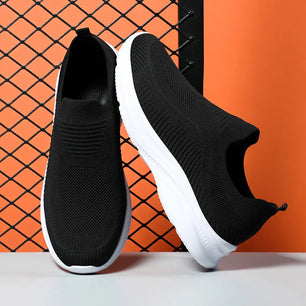 Men's Mesh Round Toe Slip-On Closure Casual Anti Slip Sneakers