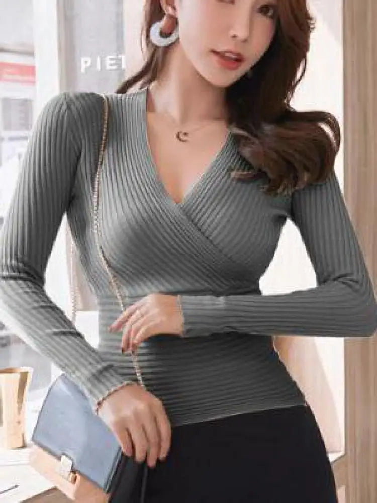 Women's Polyester V-Neck Full Sleeve Solid Pattern Casual Sweater