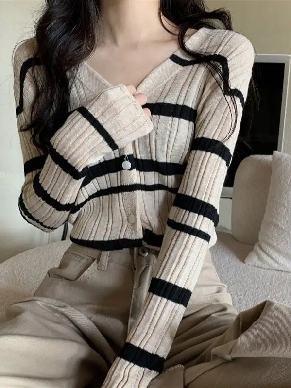 Women's Acrylic V-Neck Long Sleeve Striped Casual Wear Cardigan