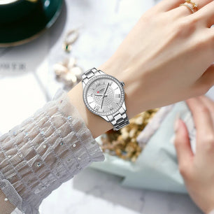 Women's Alloy Case Folding Clasp Round Waterproof Quartz Watch