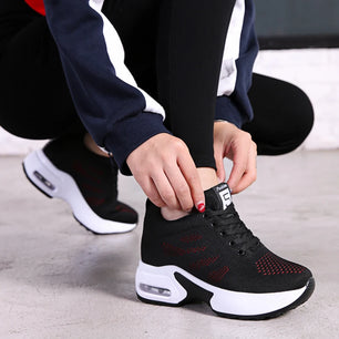 Women's Mesh Round Toe Lace-Up Closure Breathable Casual Shoes