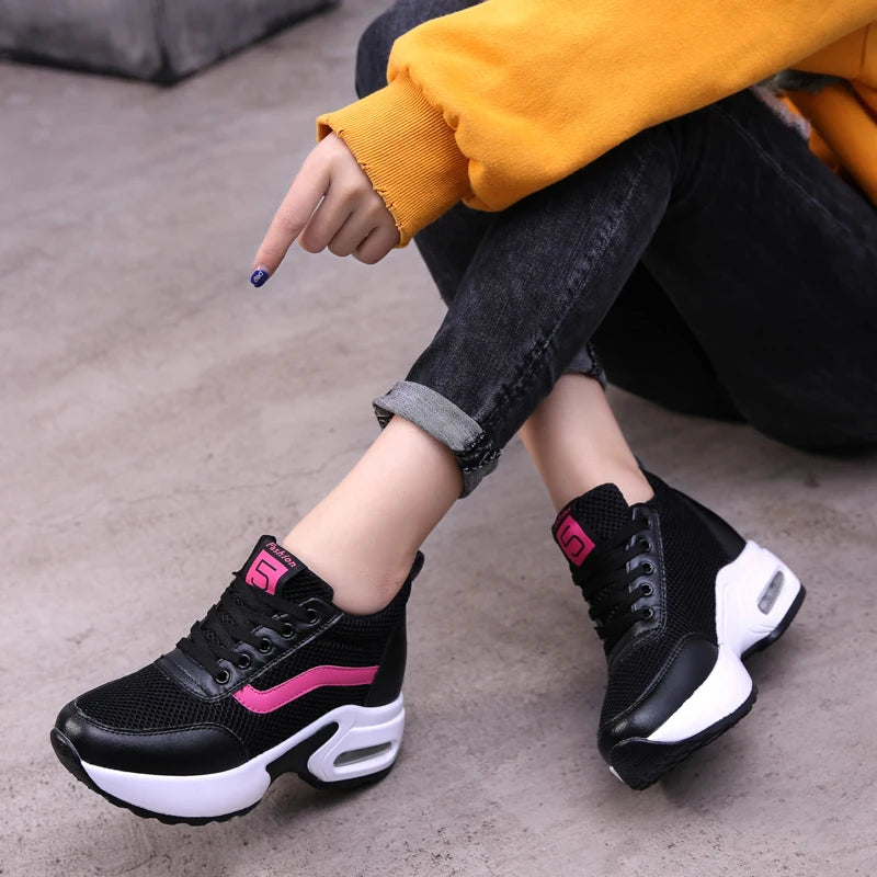 Women's Mesh Round Toe Lace-Up Closure Breathable Casual Shoes