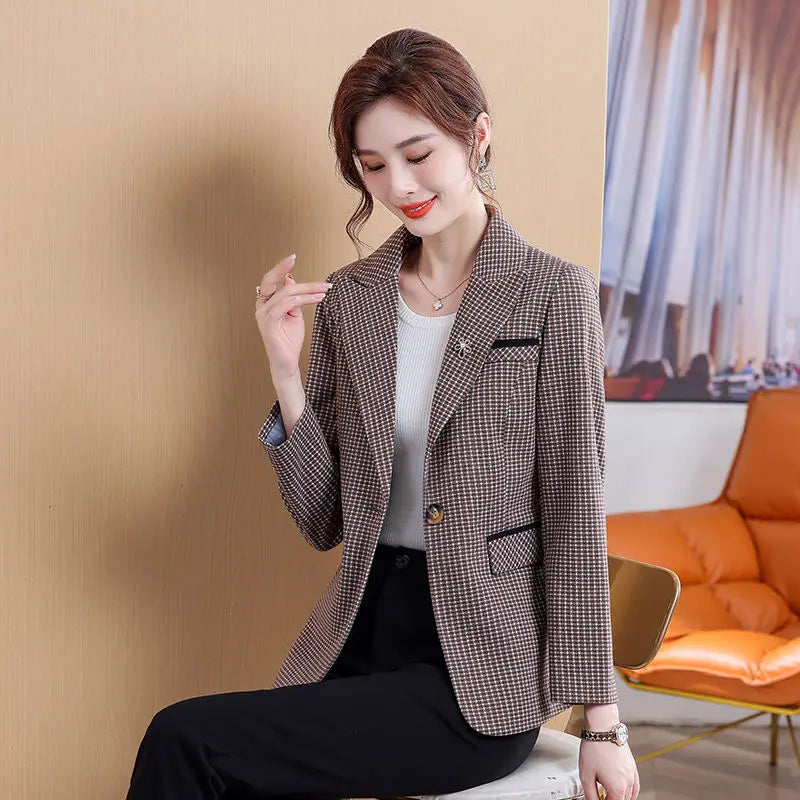 Women's Notched Collar Full Sleeve Single Button Casual Blazer