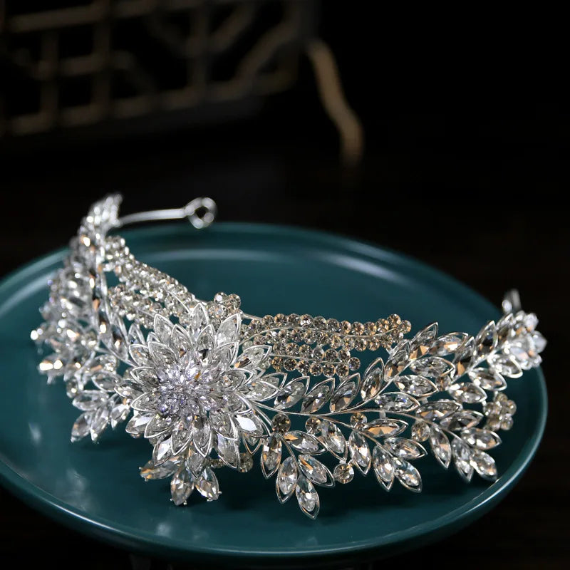 Women's Zinc Alloy Plant Pattern Tiaras Bridal Classic Crown