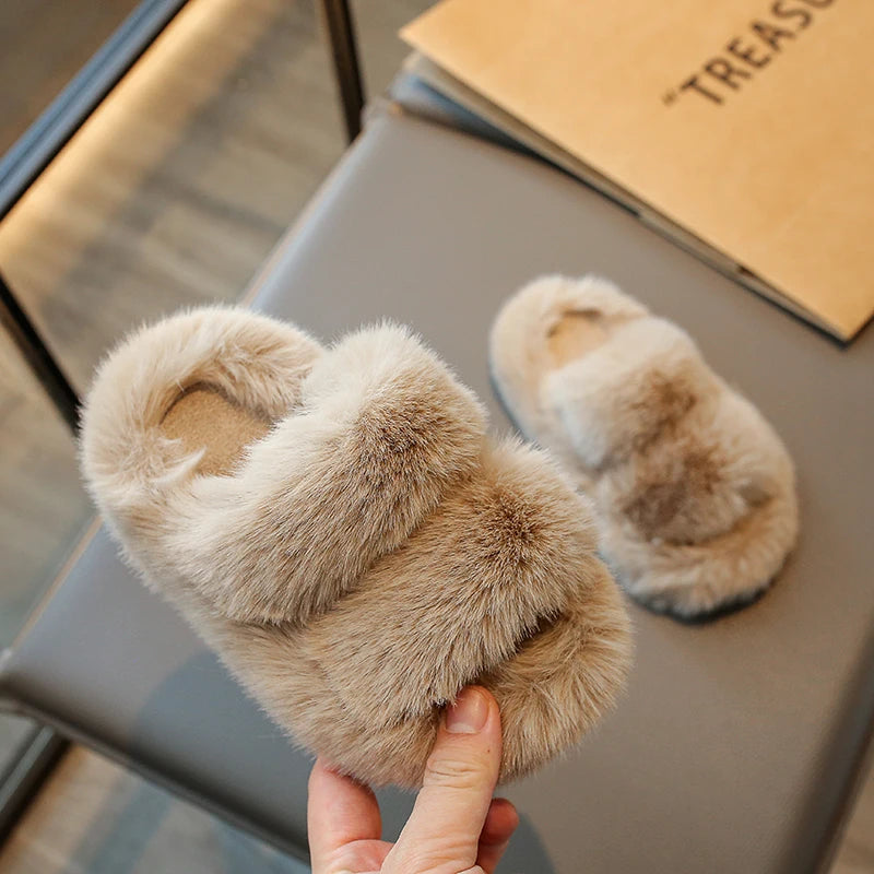 Kid's Plush Round Toe Solid Pattern Non-Slip Closure Slippers