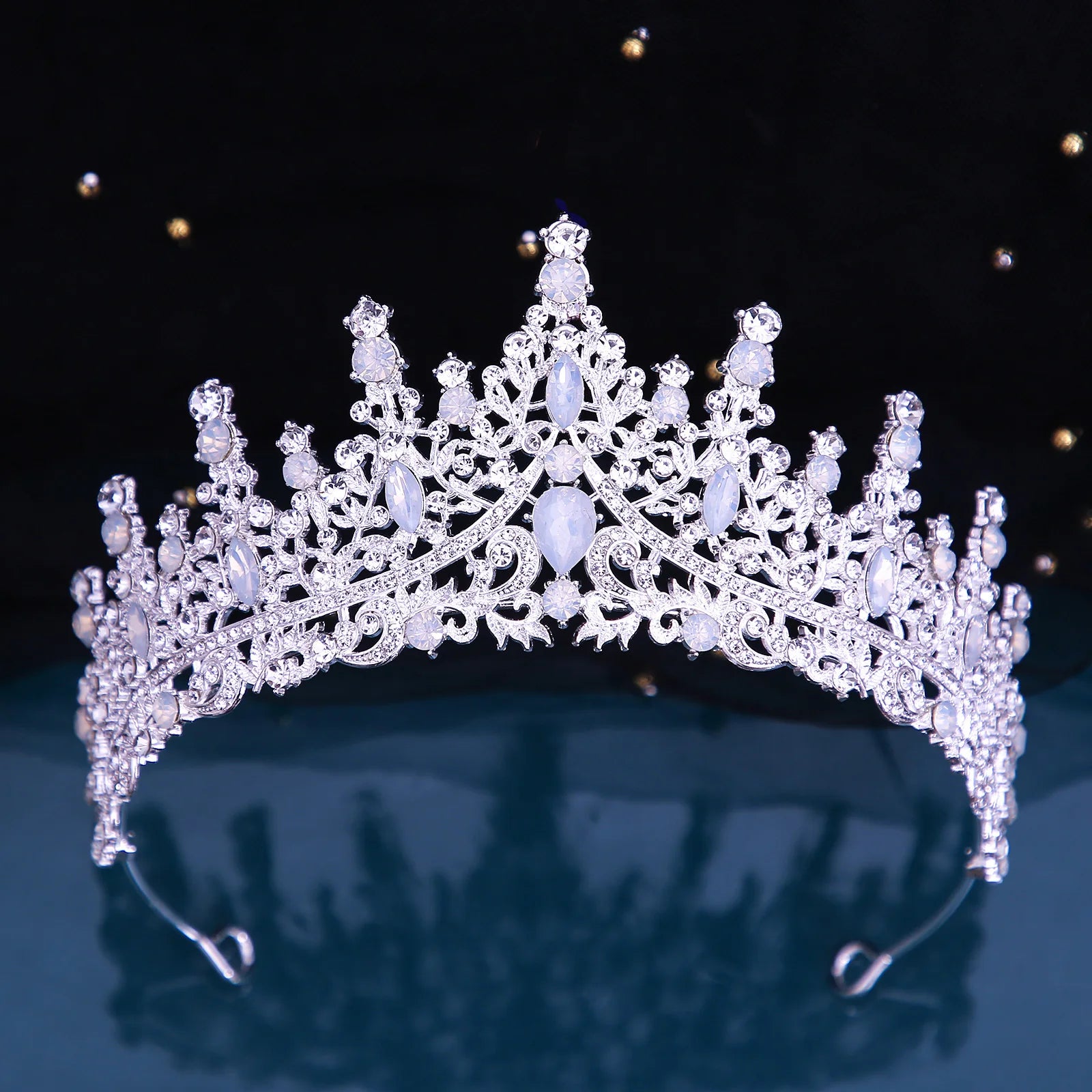 Women's Zinc Alloy Plant Pattern Tiaras Bridal Classic Crown