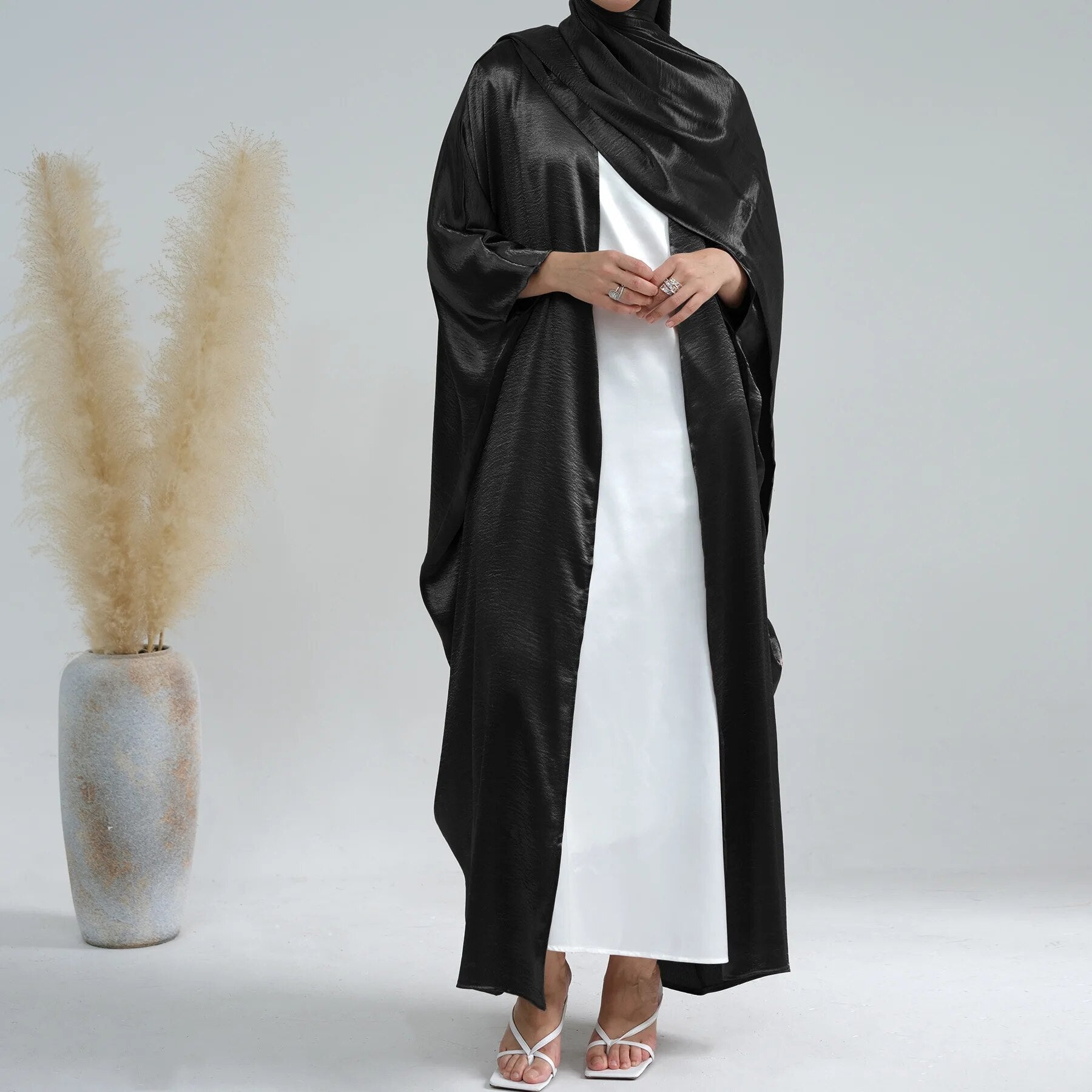 Women's Arabian V-Neck Polyester Full Sleeve Solid Pattern Abaya