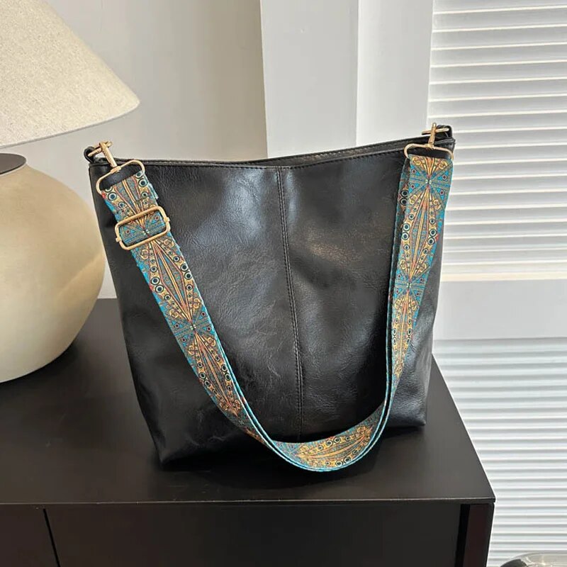 Women's PU Zipper Closure Solid Pattern Large Shoulder Bag