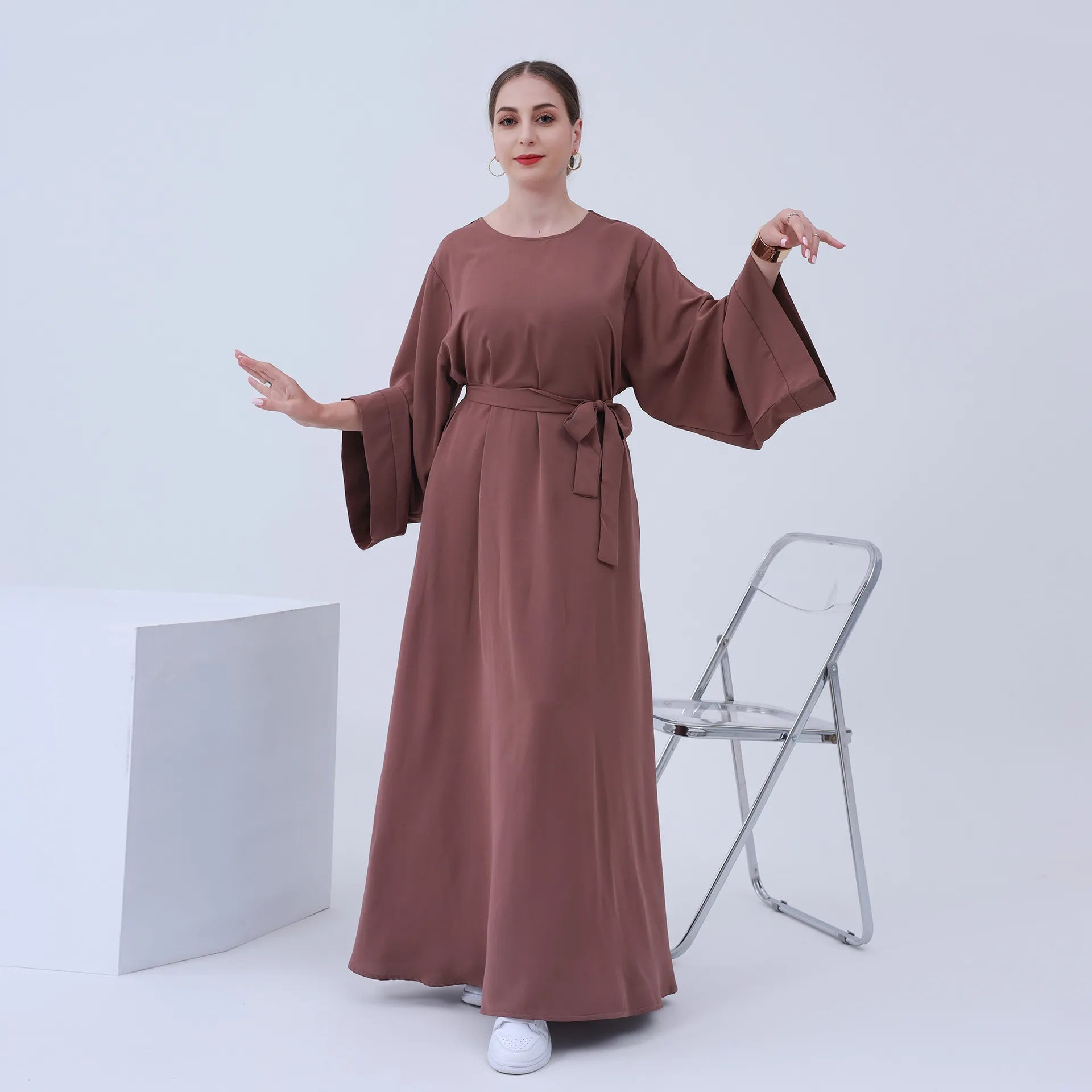 Women's Arabian Polyester Full Sleeve Plain Pattern Elegant Abaya