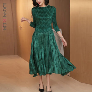 Women's Polyester O-Neck Long Sleeve Pleated Pattern Maxi Dress