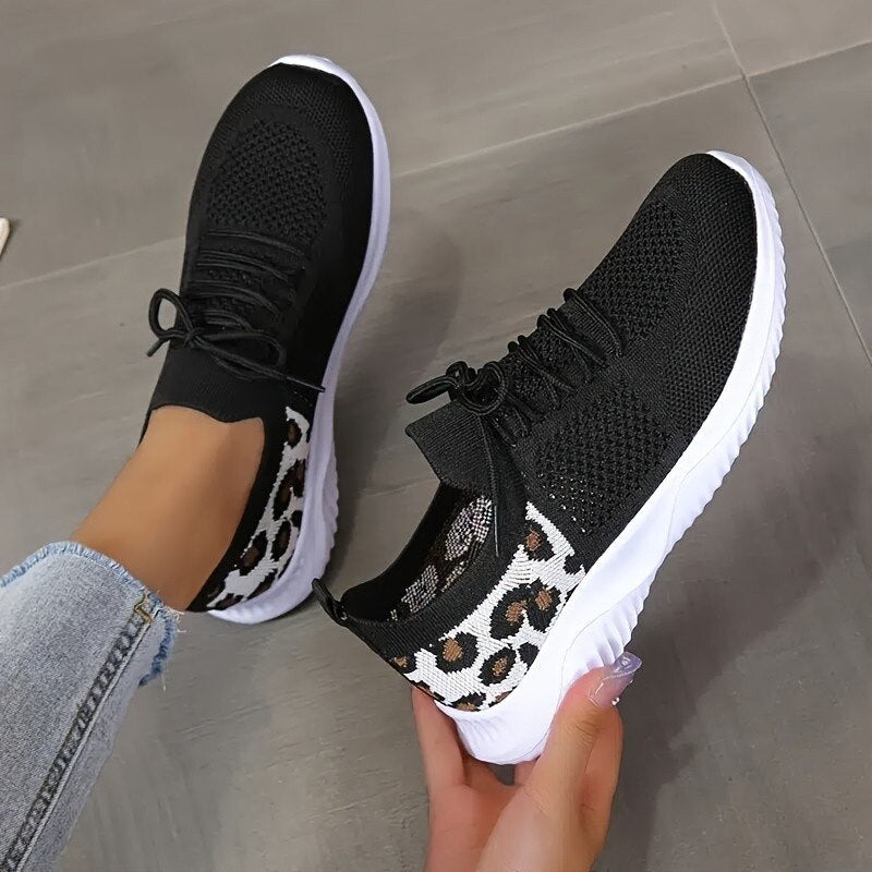 Women's Mesh Round Toe Lace-up Closure Breathable Sports Shoes