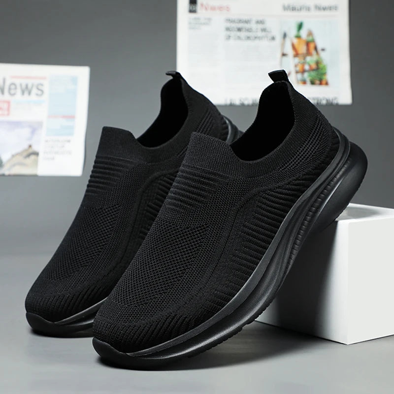 Men's Mesh Round Toe Slip-On Closure Casual Anti Slip Sneakers