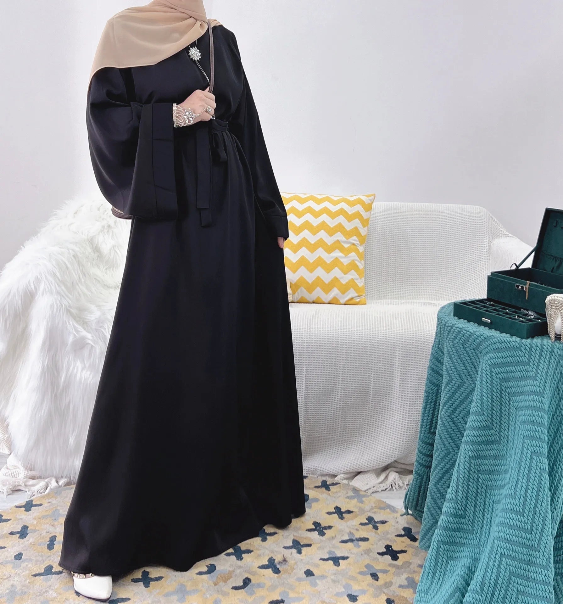 Women's Arabian Polyester Full Sleeves Solid Pattern Casual Abaya