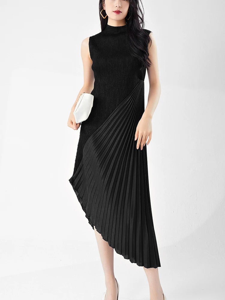 Women's Polyester O-Neck Sleeveless Pleated Pattern Maxi Dress