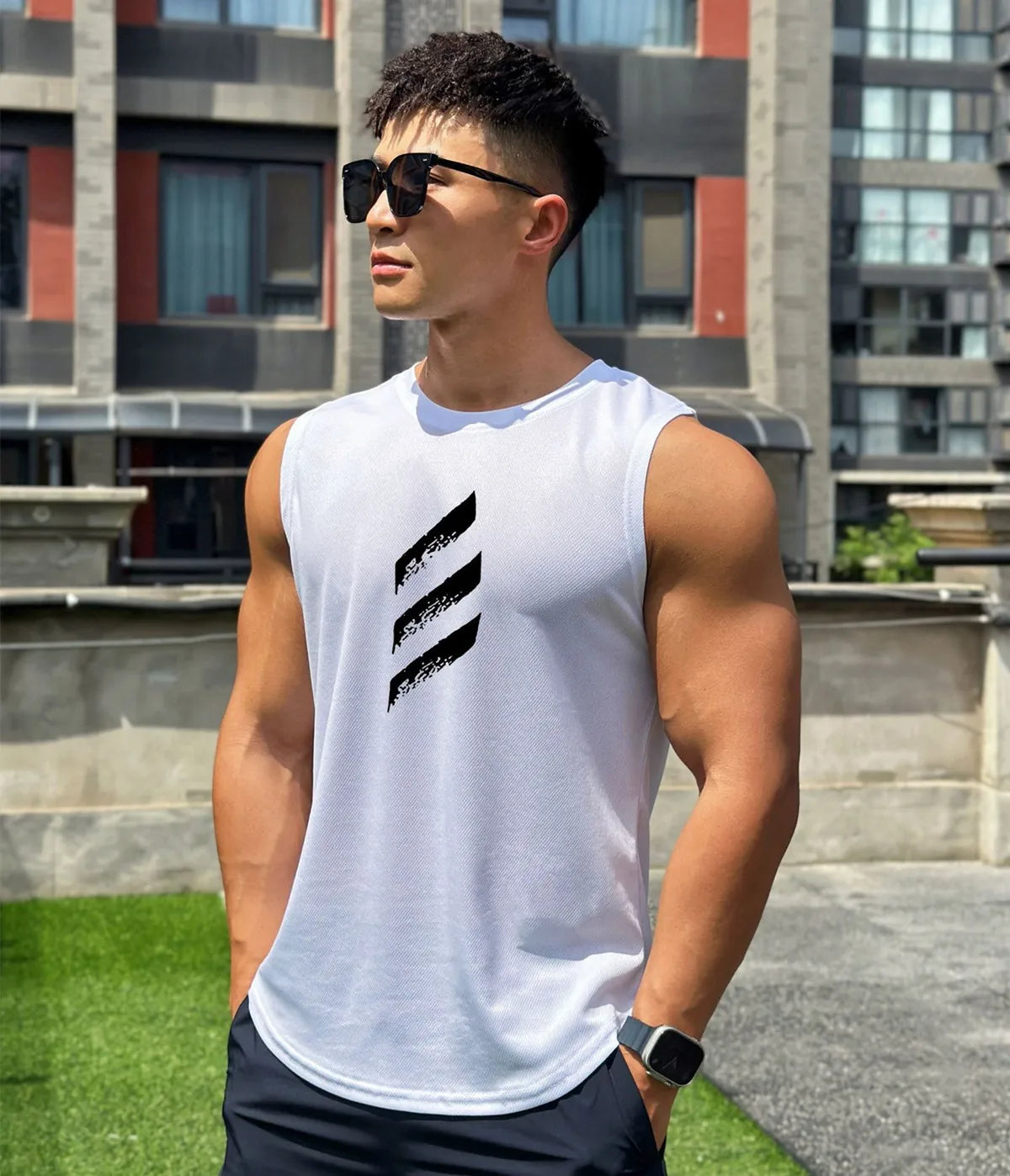 Men's 100% Polyester Sleeveless Pullover Closure Casual T-Shirt