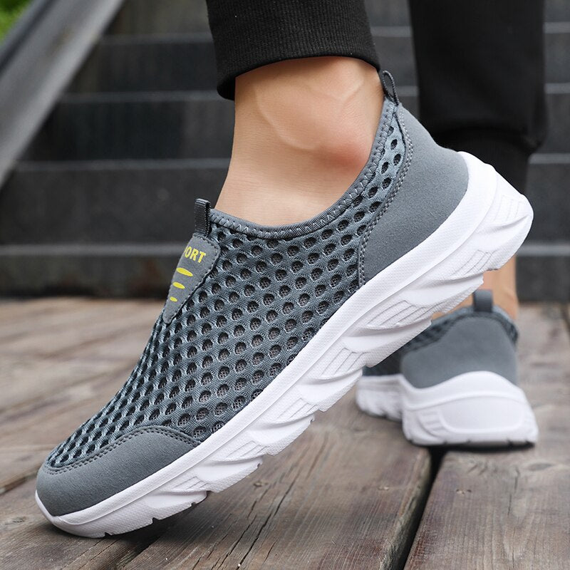 Men's Mesh Round Toe Slip-On Breathable Outdoor Sports Shoes