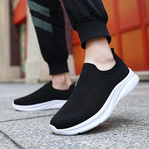 Men's Mesh Round Toe Slip-On Closure Casual Anti Slip Sneakers