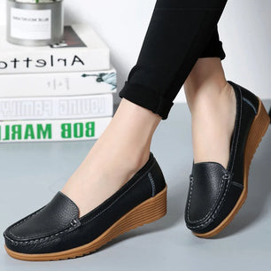 Women's Split Leather Round Toe Slip-On Closure Casual Shoes