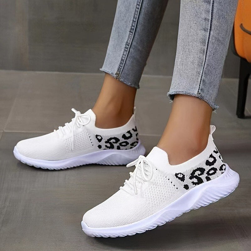 Women's Mesh Round Toe Lace-up Closure Breathable Sports Shoes