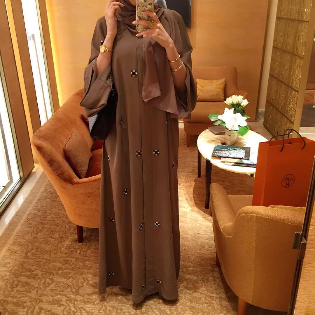 Women's Arabian Polyester Long Sleeve Solid Pattern Elegant Abaya