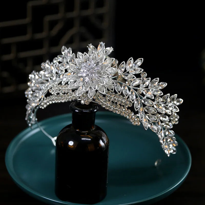 Women's Zinc Alloy Plant Pattern Tiaras Bridal Classic Crown