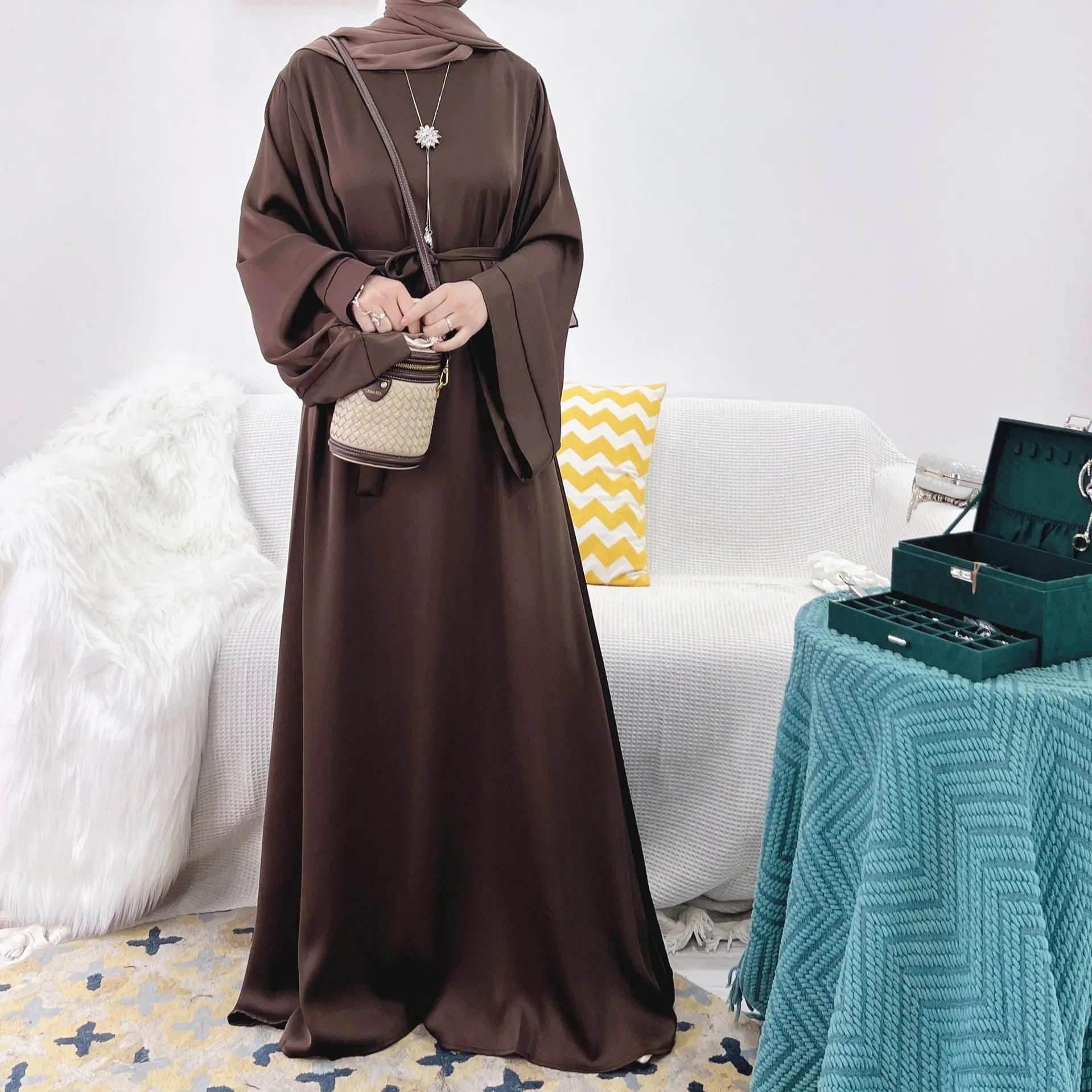 Women's Arabian Polyester Full Sleeves Solid Pattern Casual Abaya