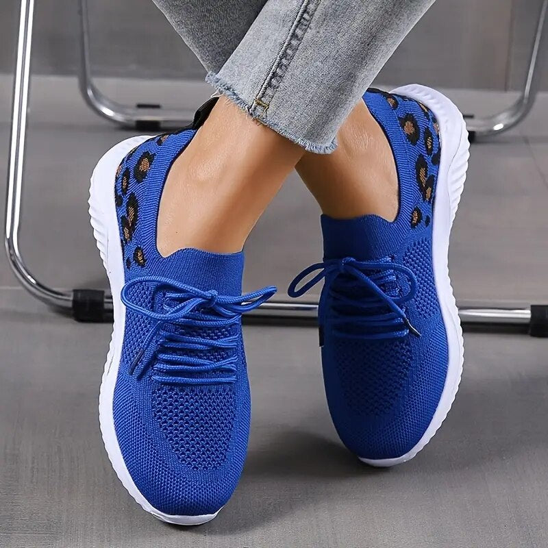 Women's Mesh Round Toe Lace-up Closure Breathable Sports Shoes