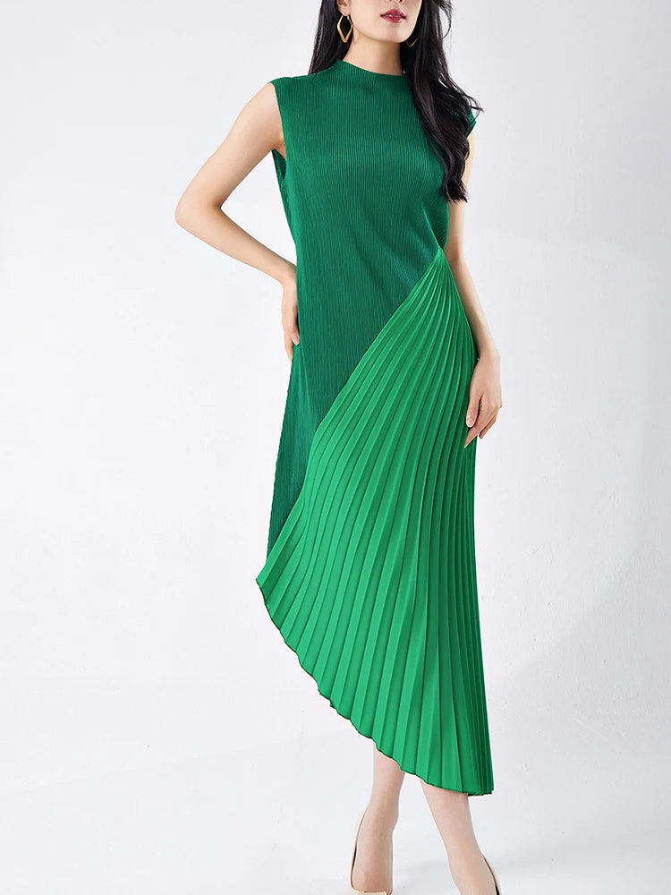 Women's Polyester O-Neck Sleeveless Pleated Pattern Maxi Dress