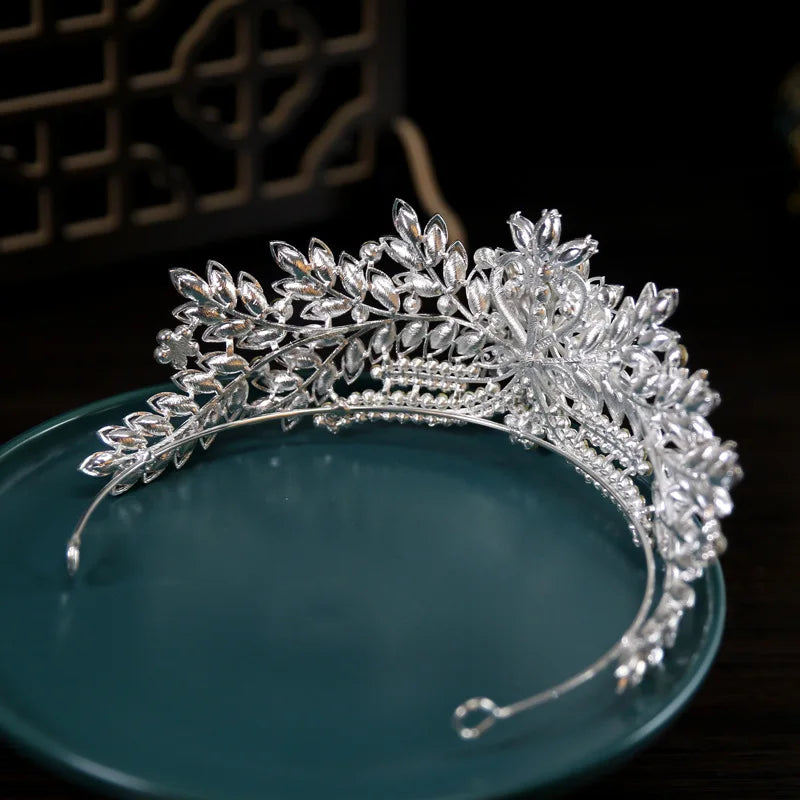 Women's Zinc Alloy Plant Pattern Tiaras Bridal Classic Crown