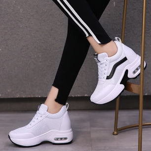 Women's Mesh Round Toe Lace-Up Closure Running Sports Sneakers