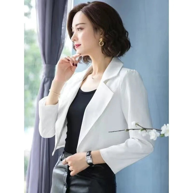 Women's Notched Polyester Full Sleeves Solid Pattern Blazer