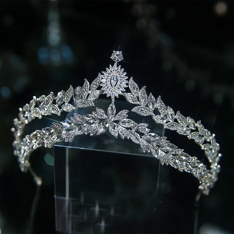 Women's Zinc Alloy Geometric Pattern Tiaras Bridal Classic Crown