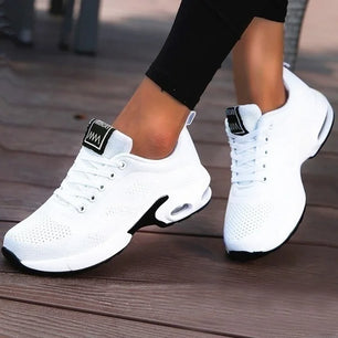 Women's Mesh Round Toe Lace-Up Closure Breathable Running Sneakers