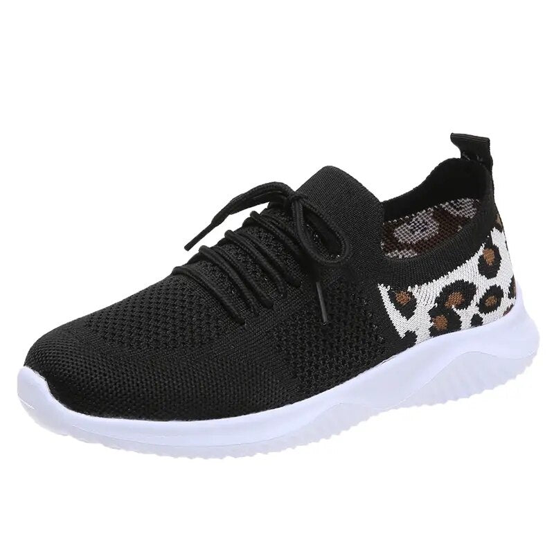 Women's Mesh Round Toe Lace-up Closure Breathable Sports Shoes